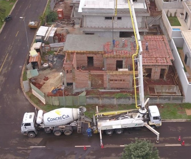 Bomba-lança em obra residencial